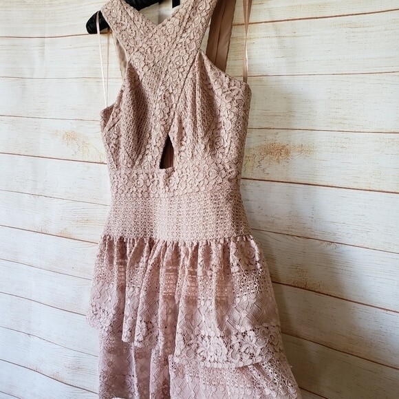 BCBGMAXAZRIA Alissa Ruffle Tiered Lace Mini Dress - Picture 7 of 11